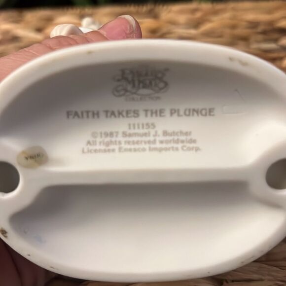 Vintage Precious Moments “Faith Takes the Plunge” 1987 Figurine - Picture 5 of 7